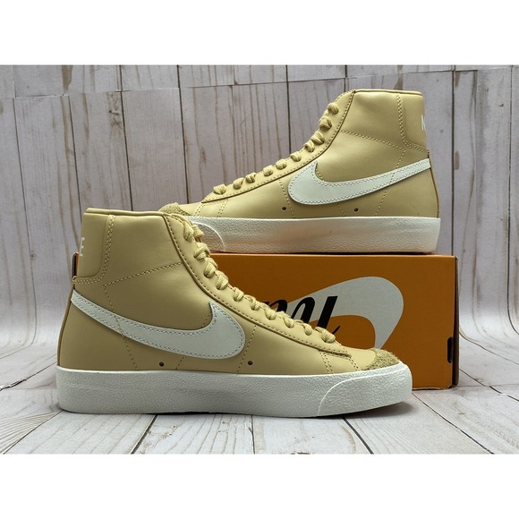 Nike Women's Blazer Mid '77 Vintage Tan Canvas Size 5 CZ1055-700
